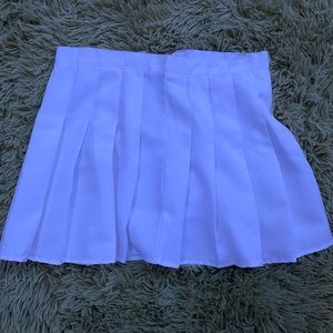 Y2K/INDIE white pleated skirt